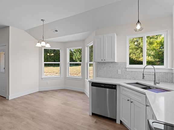 5th image of 2026 Green Acres Dr