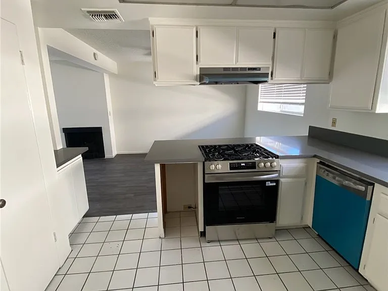 18550 Hatteras St #21 — Photo 17