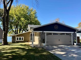 2814 Center Lake Dr, Spirit Lake, IA 51360