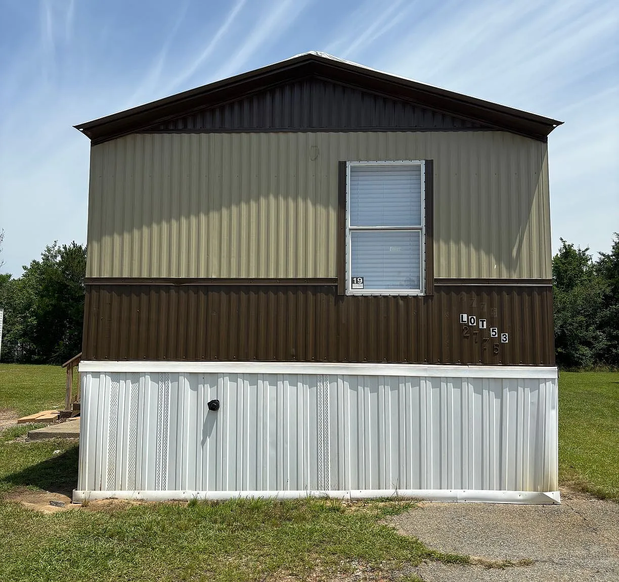 4 bed, $1,350 — Photo 1