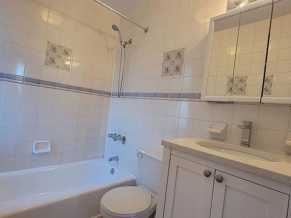 5th image of 27 Morton St #99