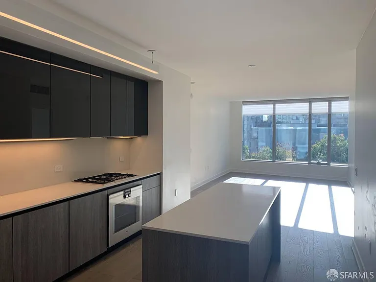 338 Main St #11F — Photo 1