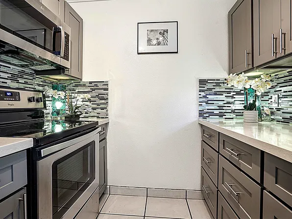 160 Keonekai Rd APT 1-103, Kihei, HI 96753
