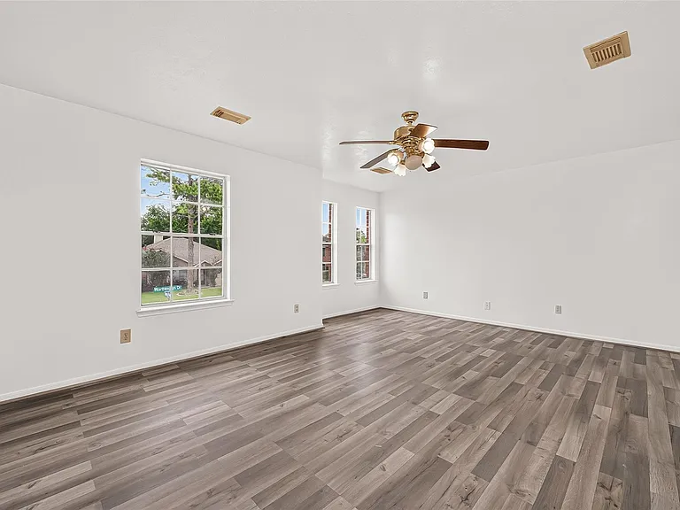 8202 Worthington Dr — Photo 36