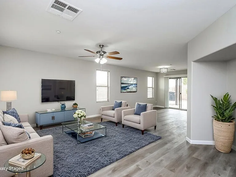 2707 E Bart St — Photo 5