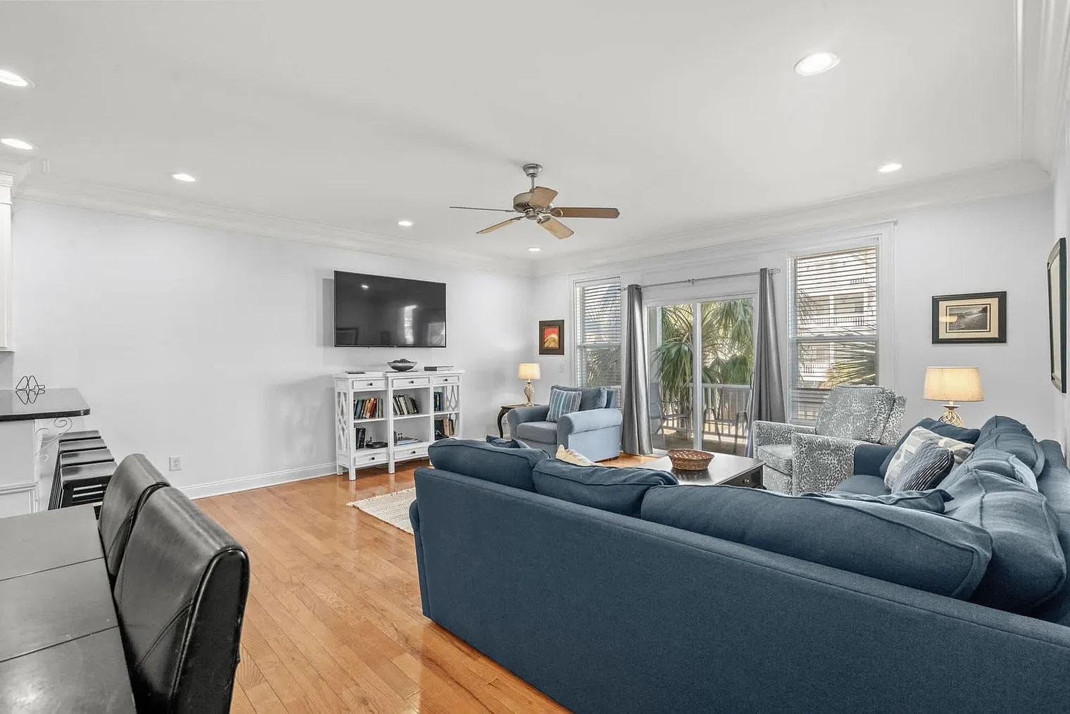 4 bed, 4.0 bath, 2249 sqft, $9,522 — Photo 3