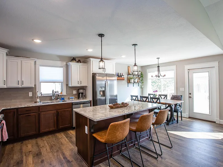4804 Plumthicket Dr — Photo 8