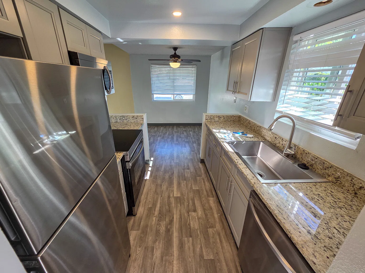 2 bed, 897 sqft, $1,525 — Photo 3