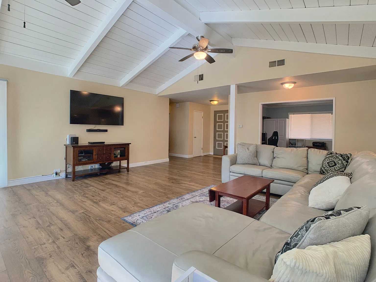 4 bed, 3.5 bath, 2900 sqft, $5,950 — Photo 3