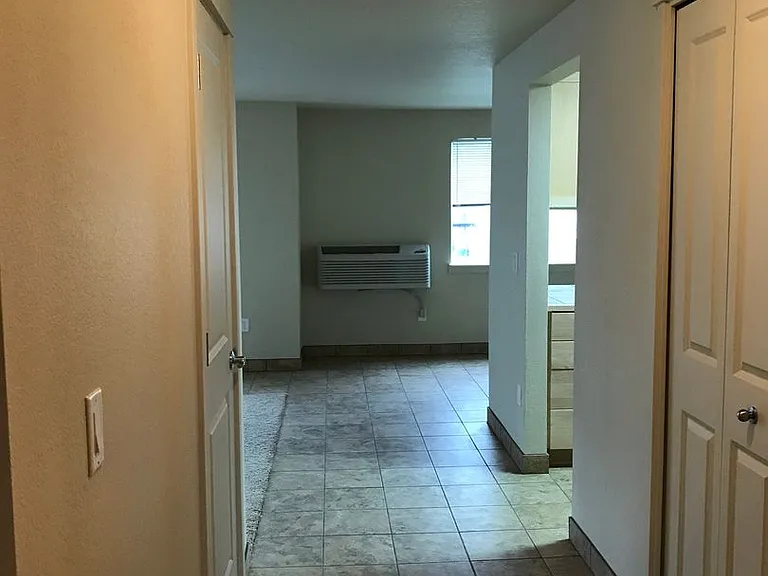 Regency Court — Photo 11