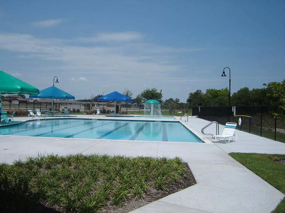 4 bed, 2060 sqft, $2,150 — Photo 2