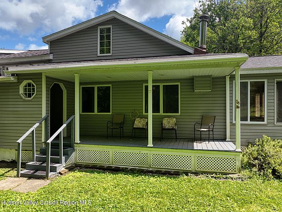 3rd image of 105 Fern Lane