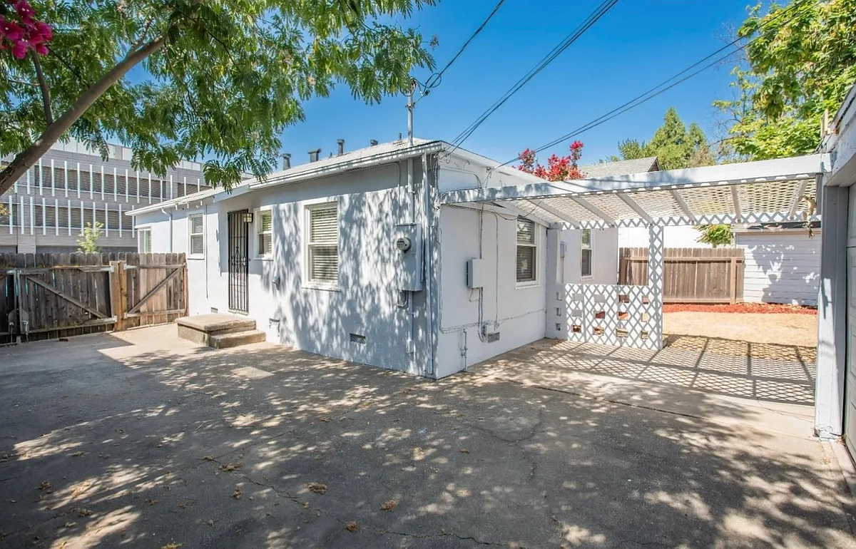 Building Photo - 4717 V St