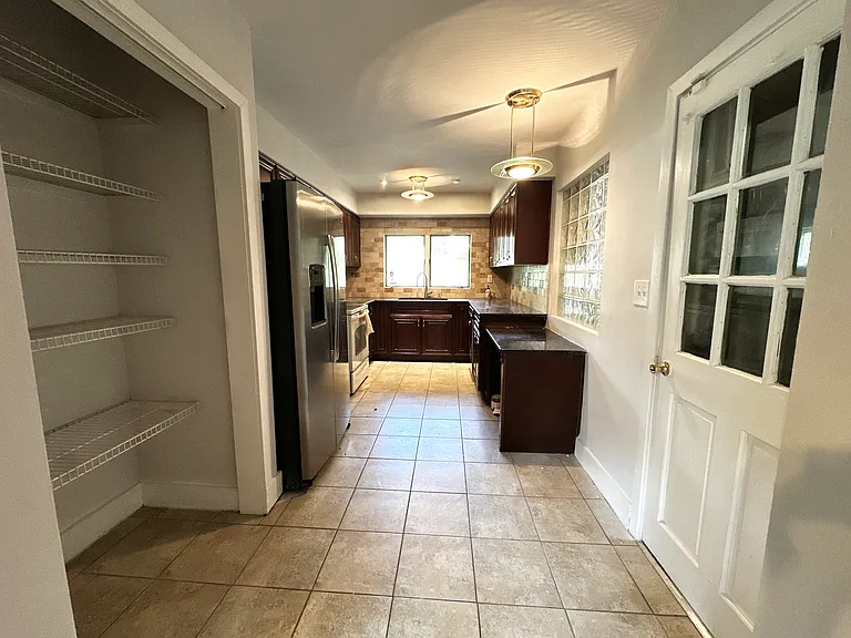 538 N Superior Ave — Photo 14