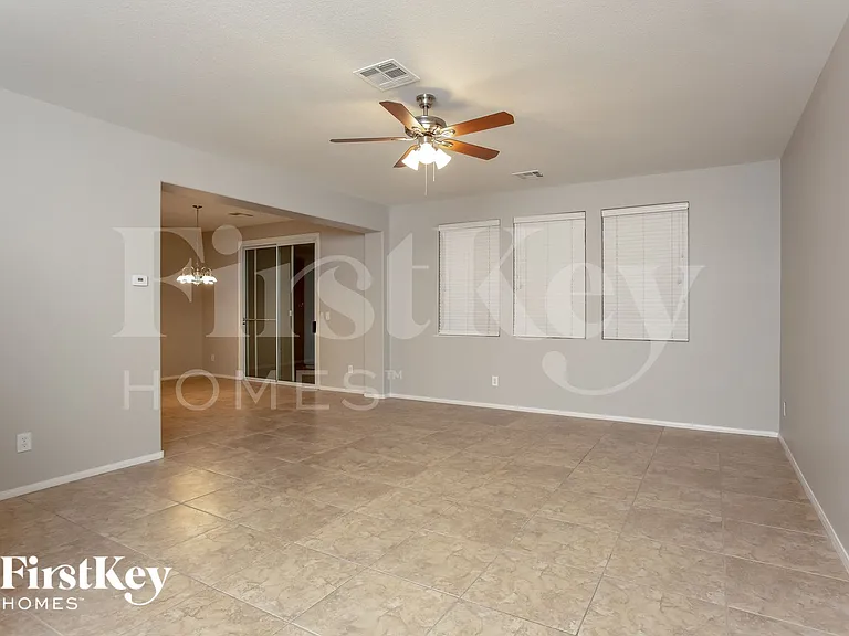 8309 Cavaricci Ave — Photo 2