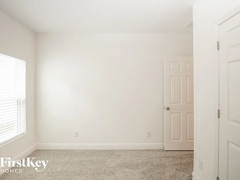 681 Blackstone St — Photo 11