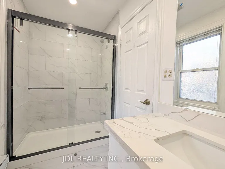 1954 Danforth Ave #2 — Photo 11