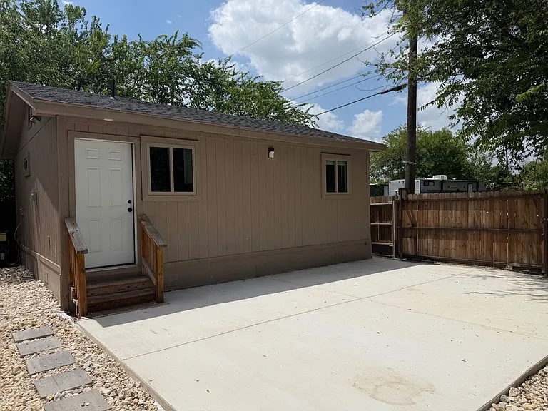 2047 W Laurel St #2 — Photo 6