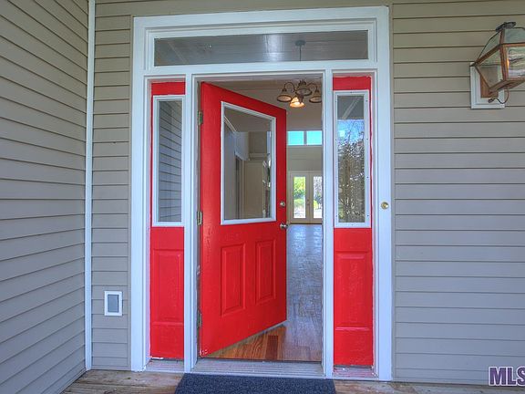3rd image of 215 Pecan Dr