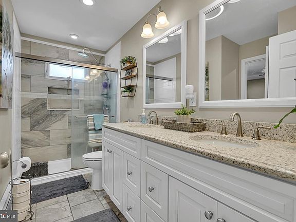 4th image of 556 Duchess Ct