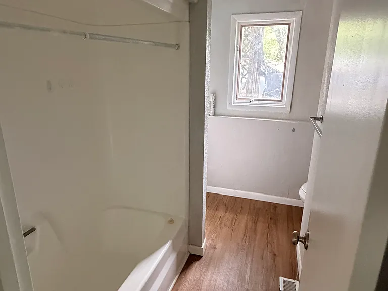 1206 Tree Top Ln #B — Photo 3