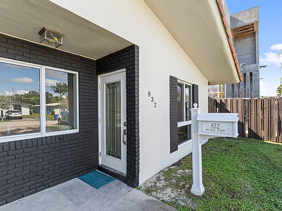 3rd image of 830-832 SW 14th St