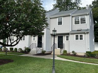 235 Red Oak Ln #235, Bridgeport, CT 06606