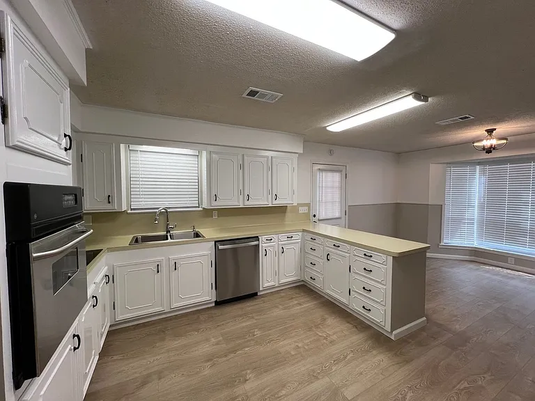 9240 & 9250 Lockhart Rd — Photo 5