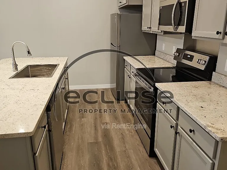 525 Washington Ave — Photo 13