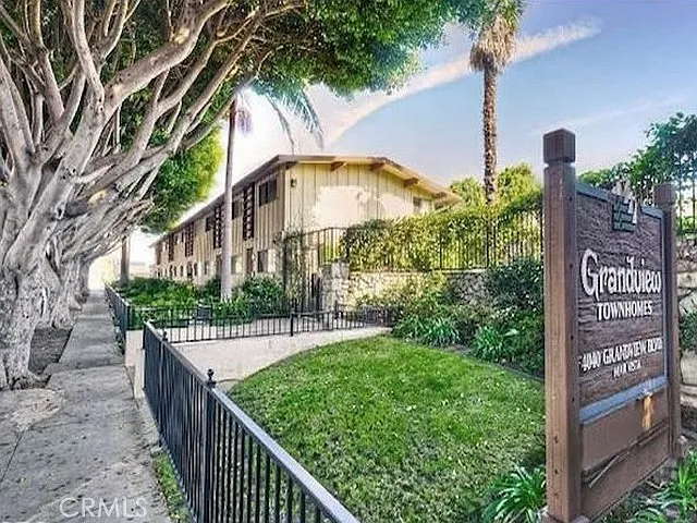 2 bed, 1.5 bath, 841 sqft, $3,395 — Photo 1