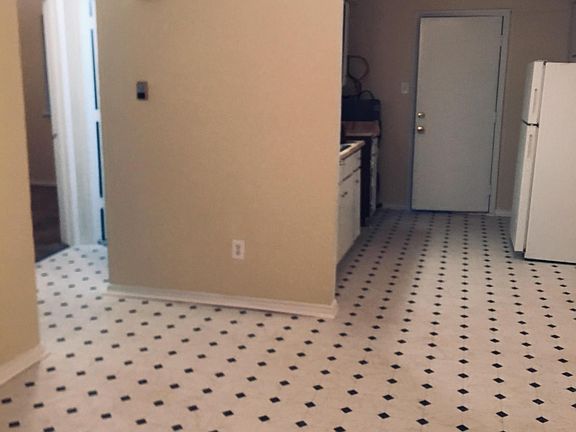 2nd image of 304 E Oakdale St #A-b