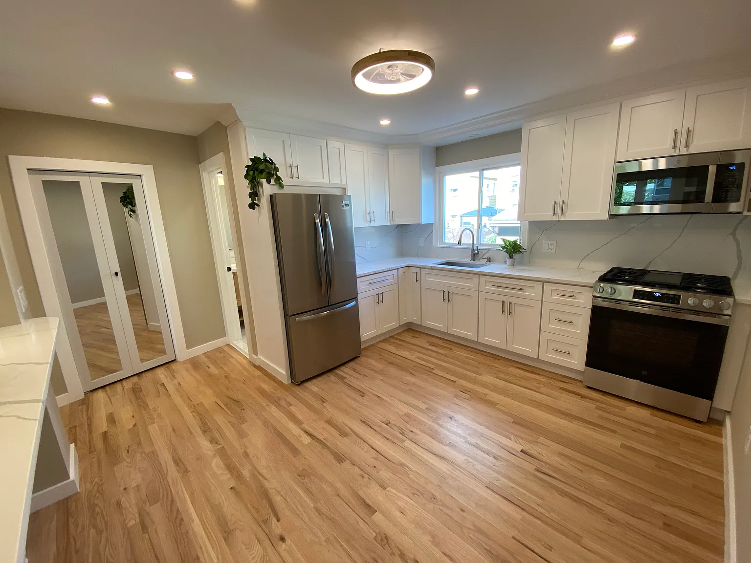 2 bed, 700 sqft, $2,675 — Photo 1