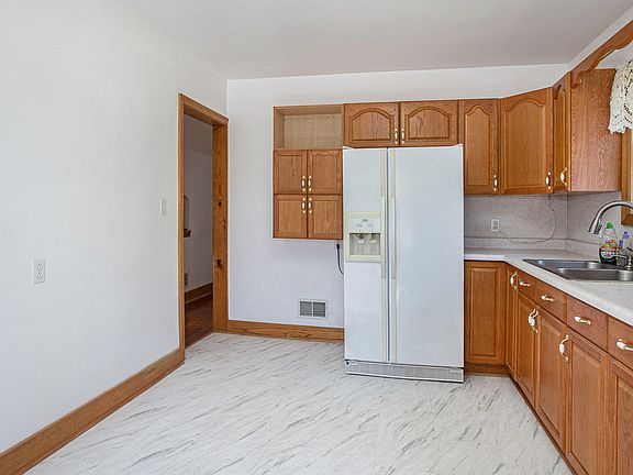 4th image of 115 S Avenue B