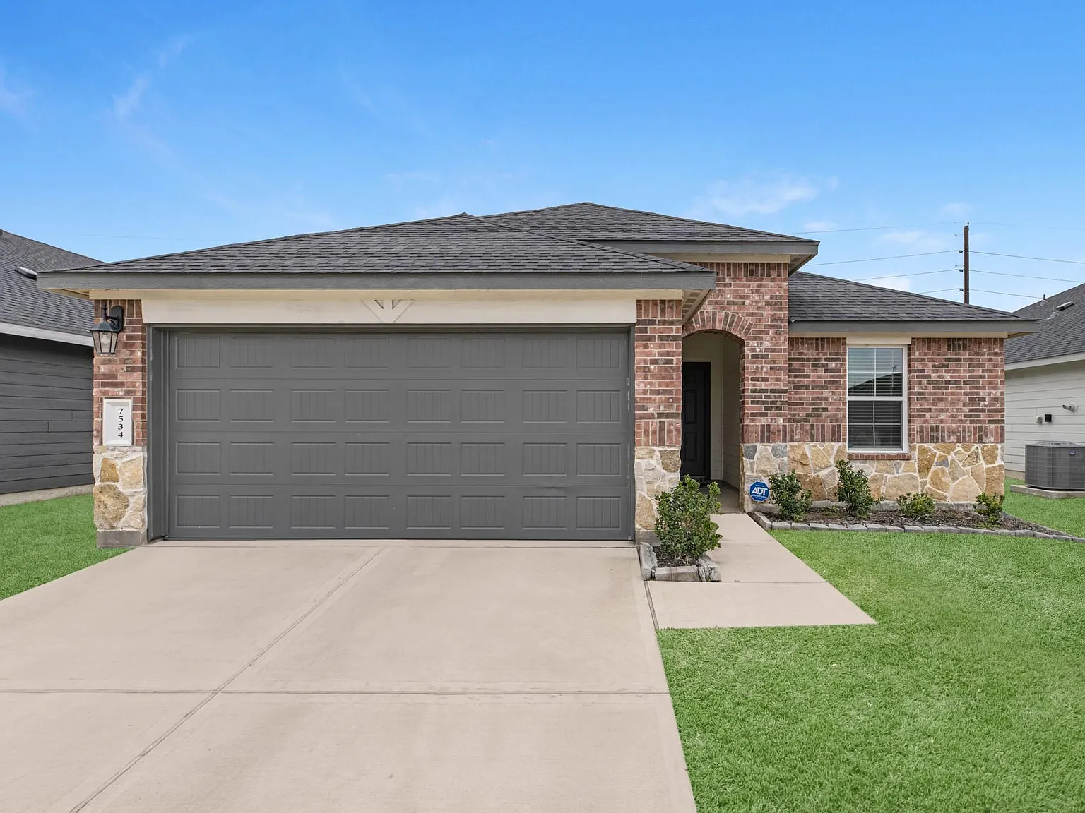 3 bed, 2.0 bath, 1448 sqft, $2,300 — Photo 3