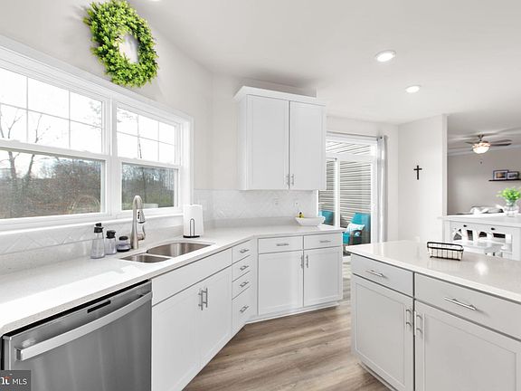 5th image of 8 Shermans Ridge Rd