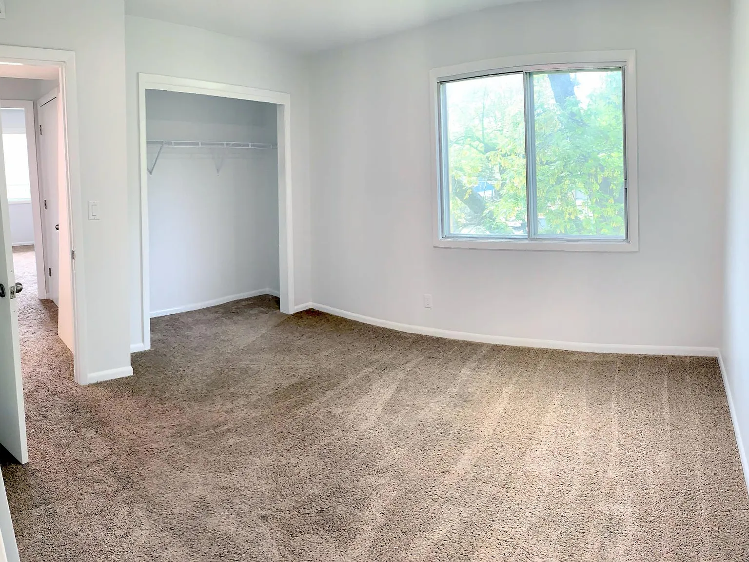 2 bed, 1.5 bath, 950 sqft, $940 — Photo 2