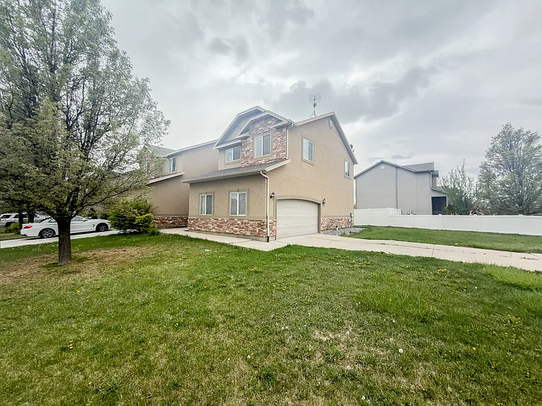 169 N 570th St E — Photo 11