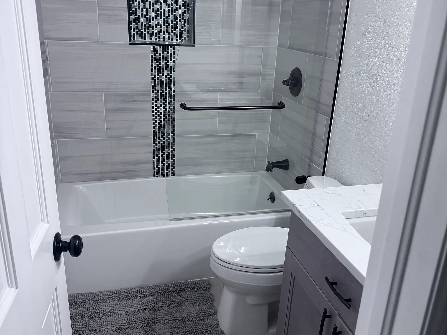 3 bed, 2178 sqft, $1,300 — Photo 1