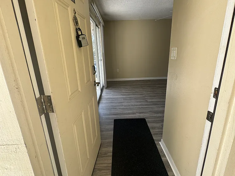 314 Lake Parsons Grn #201 — Photo 22