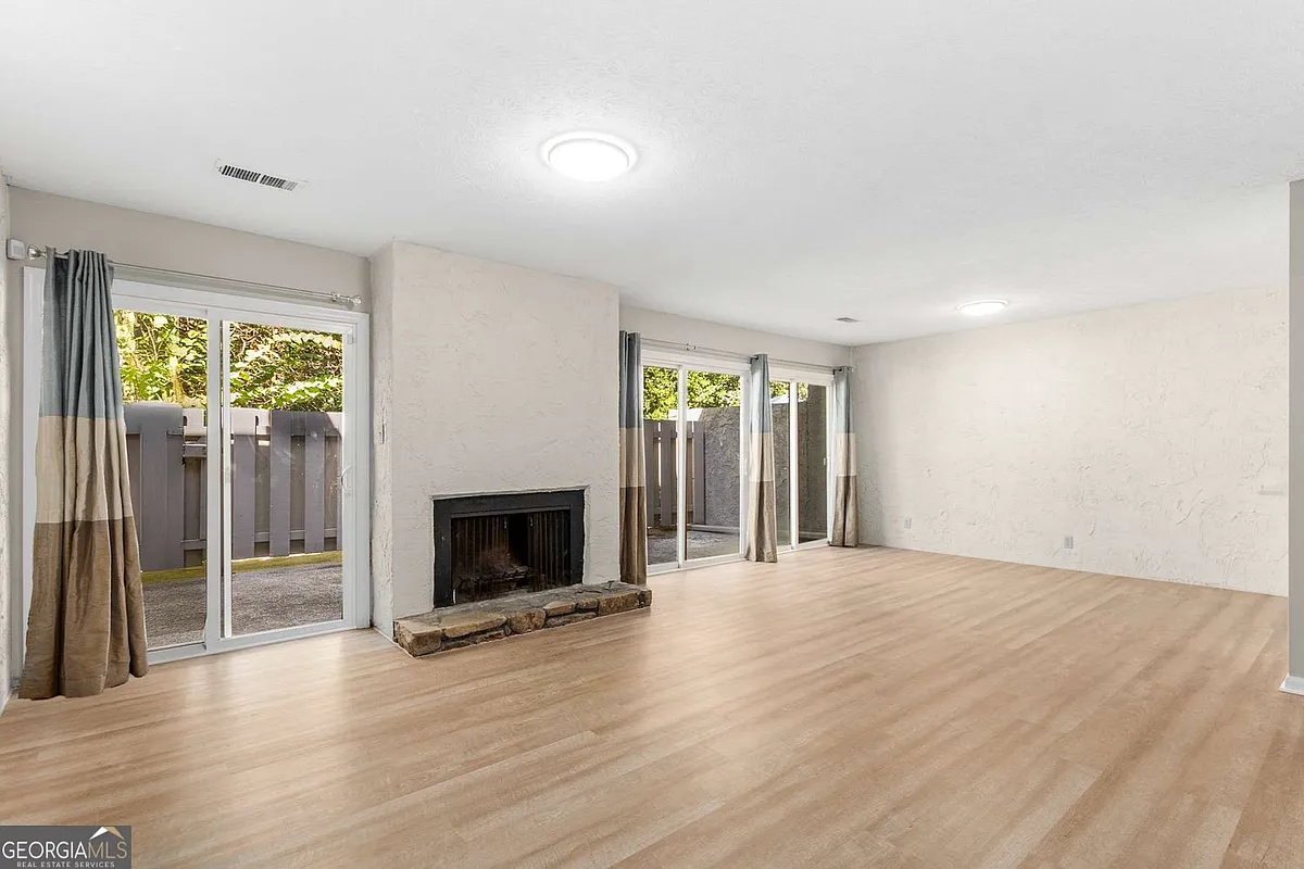 Building Photo - 510 E Ponce De Leon Ave #J