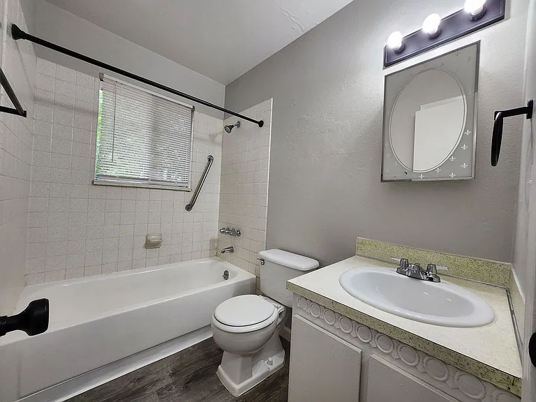 215 1/2 W Ramona Ave — Photo 11