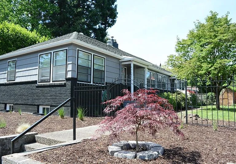 5735 N Montana Ave — Photo 20