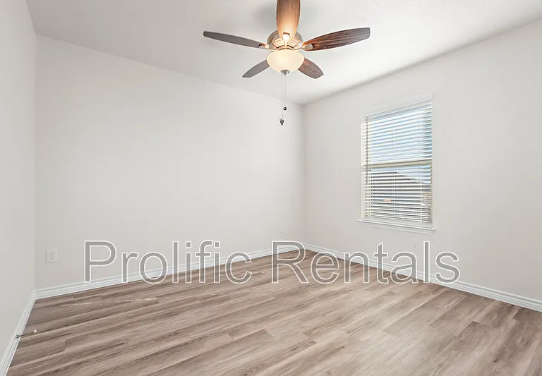 106 Logan Ct #B — Photo 25