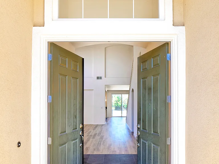 3335 Park Ridge Dr — Photo 4