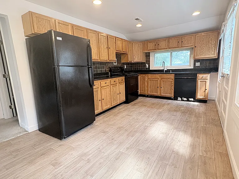 19223 Liberty Heights Ln — Photo 3