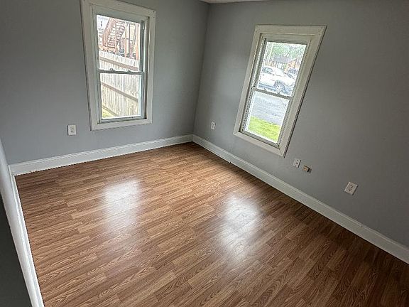 4th image of 120 N High St