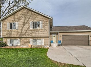 2016 McMenemy St, Saint Paul, MN 55117
