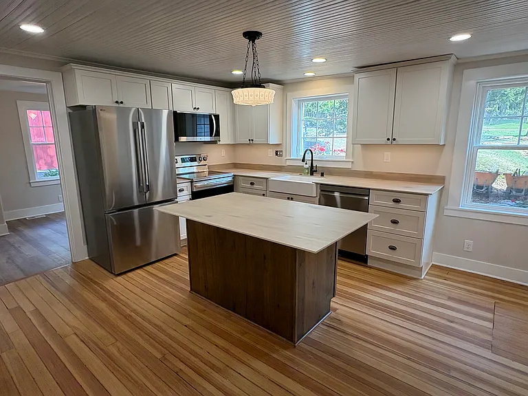 708 Lake St — Photo 4