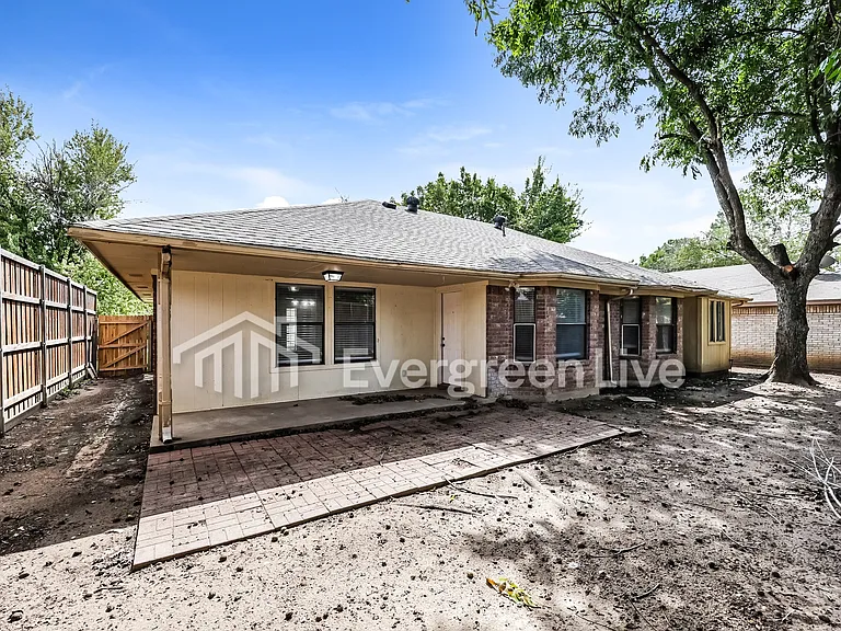 2401 Willow Oak Dr — Photo 15