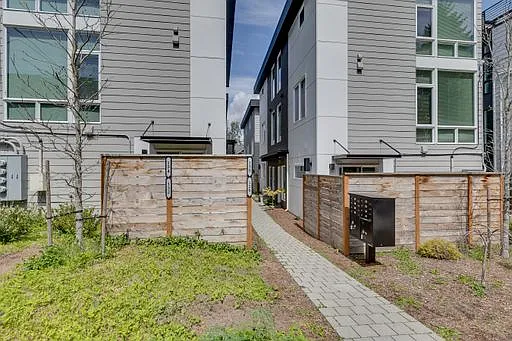 Building Photo - 130 W Florentia St